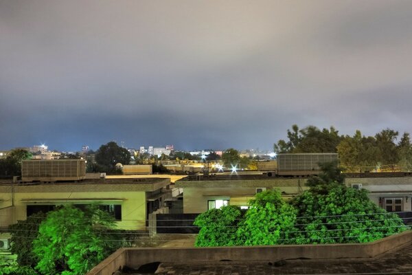 Cielo crepuscular sobre la ciudad