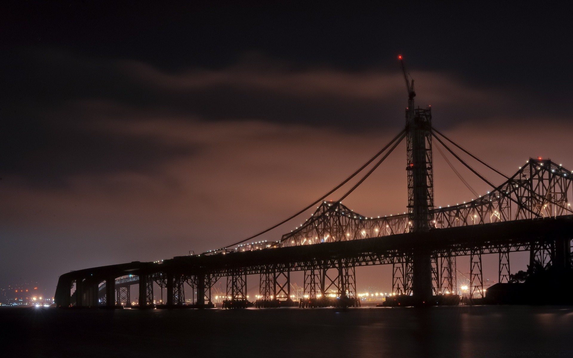 otras ciudades puente puente colgante agua sistema de transporte río suspensión conexión noche viajes cielo puesta de sol ciudad arquitectura construcción crepúsculo luz urbano coche silueta