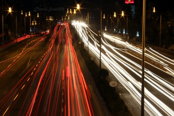 Autobahn-Foto auf Überbelichtung