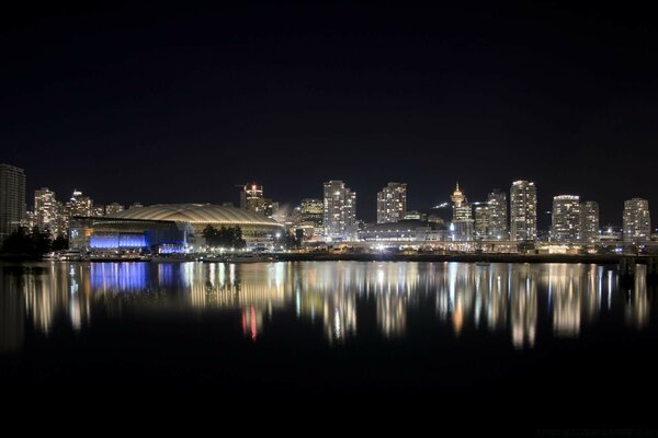 Vista de la ciudad nocturna