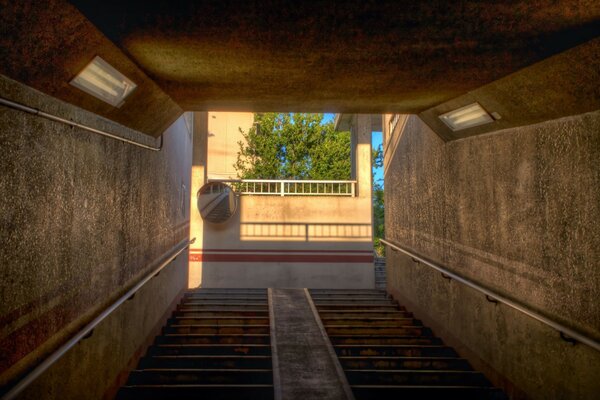 Túnel garaje sol luz ciudad