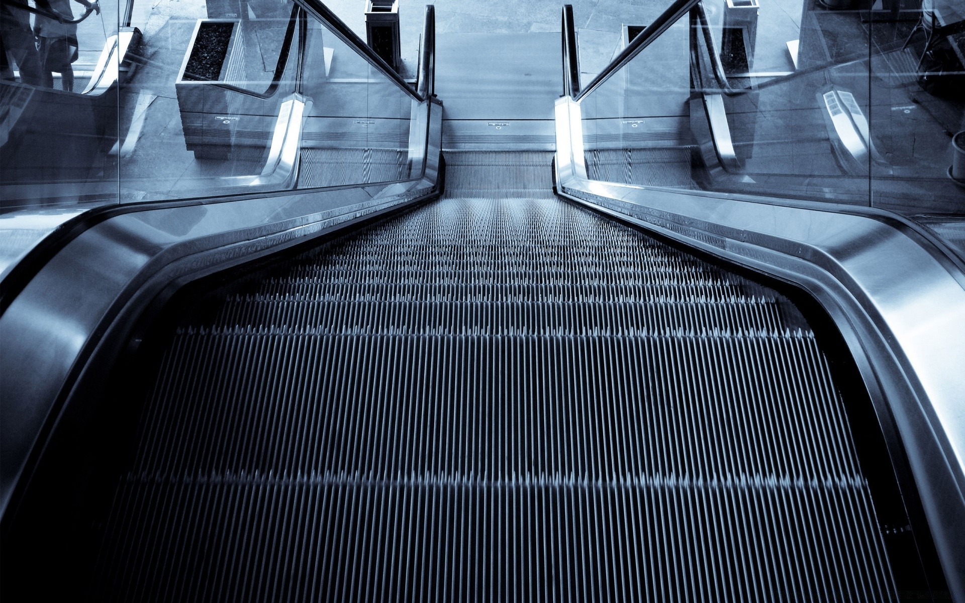 haus und interieur auto rolltreppe transportsystem flughafen stahl drinnen reflexion innen leer glas fenster kork schnell modern station schritt auto geschäft