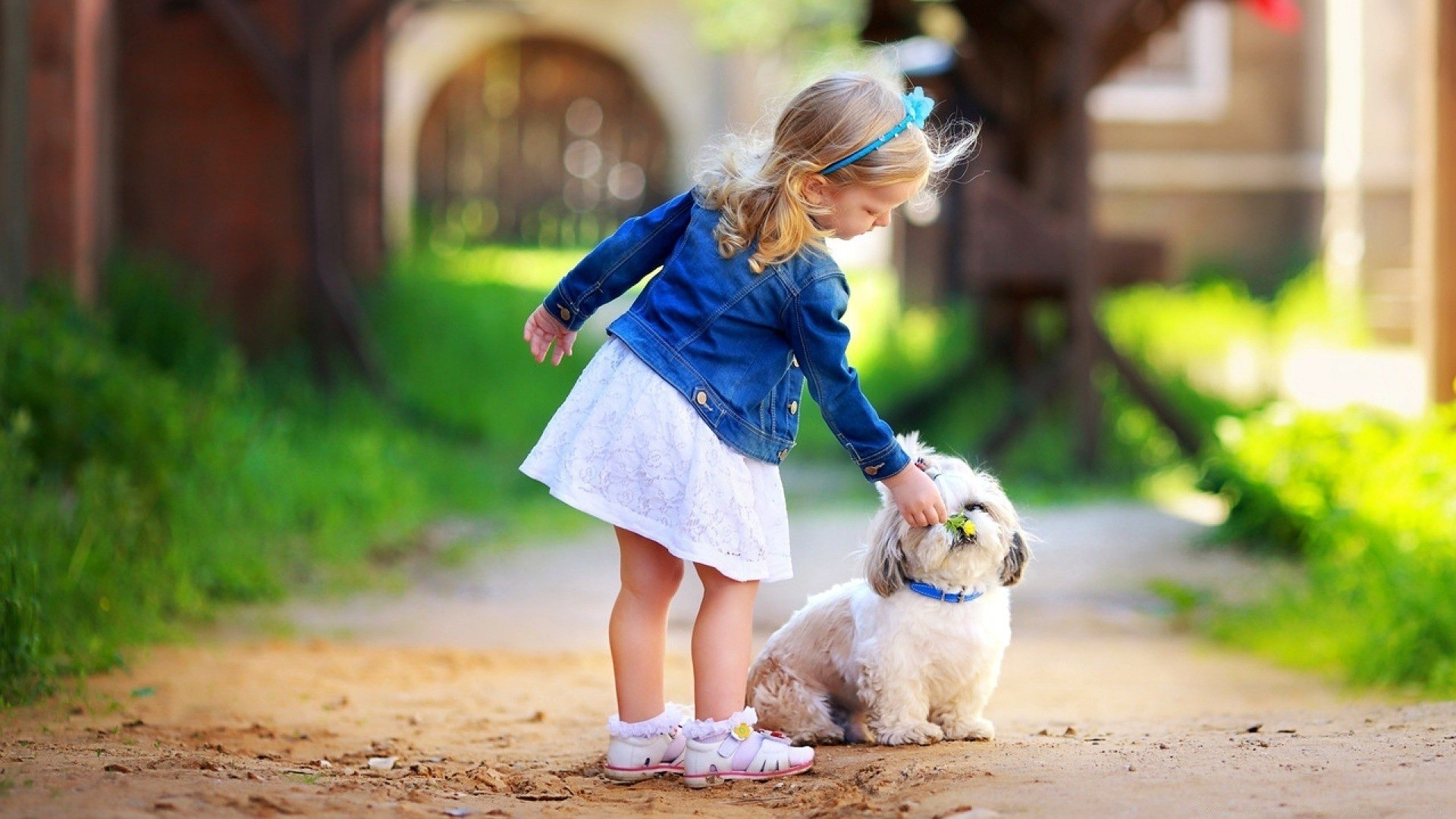 bambini bambino ragazza divertimento felicità estate tempo libero all aperto carino stile di vita parco giovane natura poco donna amore