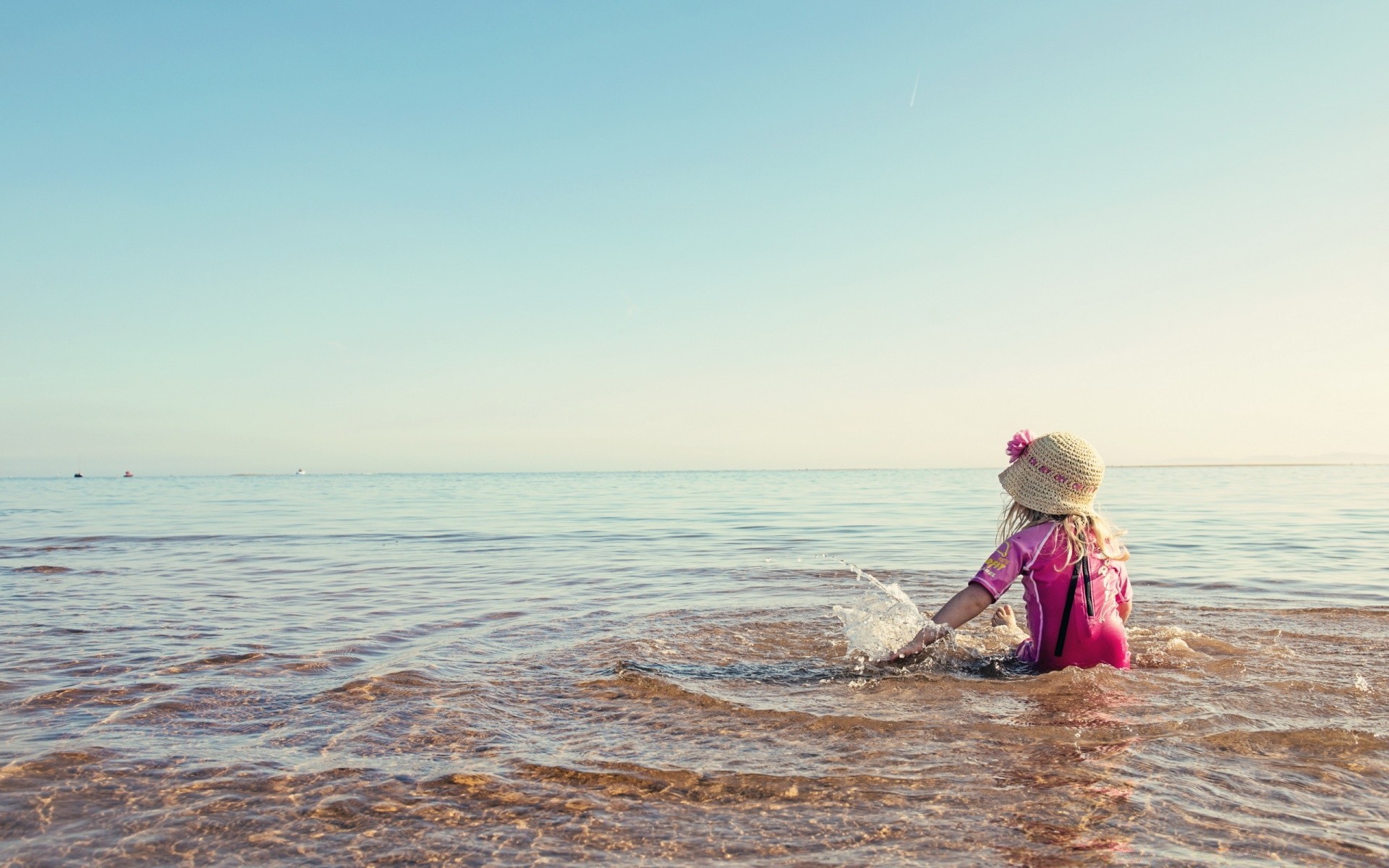 bambini mare acqua spiaggia oceano mare sabbia viaggi vacanze vacanze estate surf bambino vacanze cielo onda sole ragazza divertimento stile di vita