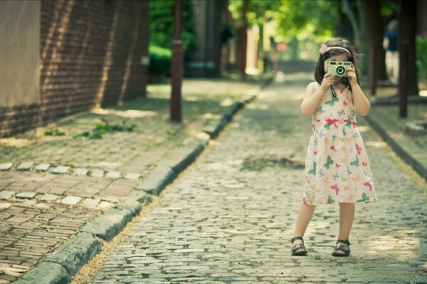 The child makes the first portrait in his life