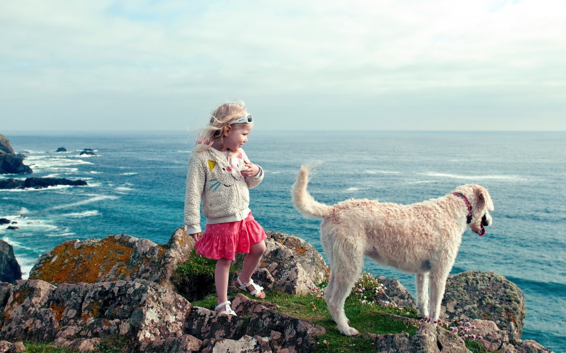 bambini mare acqua spiaggia mare natura oceano estate viaggi cielo all aperto bella vacanza da solo paesaggio vacanze roccia