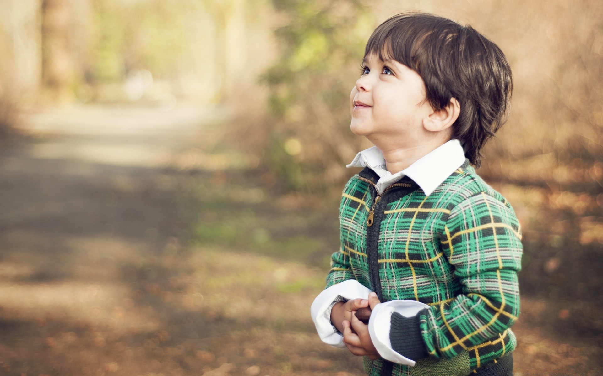 bambini bambino da solo all aperto ragazza ritratto natura autunno luce del giorno parco felicità tempo libero adulto ragazzo gioventù indossare stile di vita donna divertimento carino