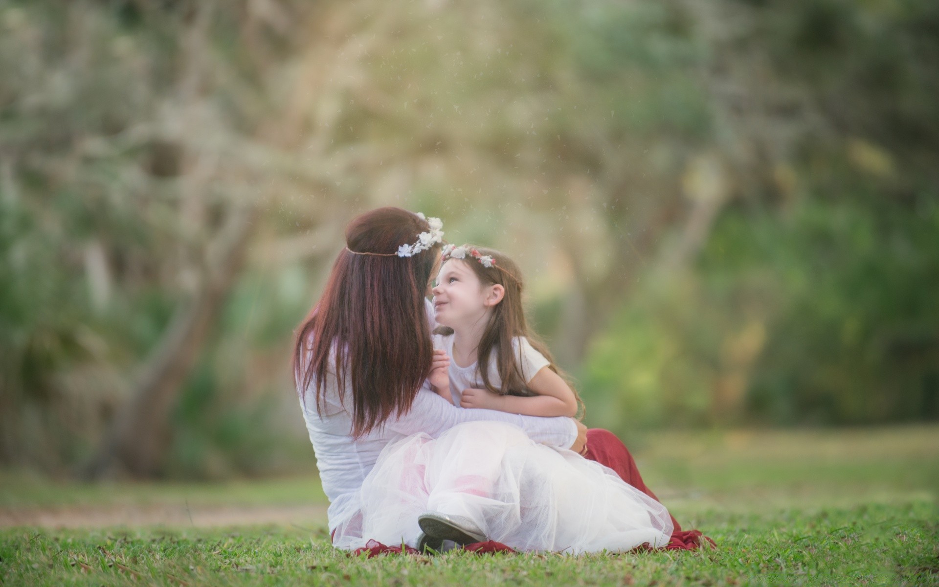 bambini natura erba parco bambino ragazza amore all aperto donna estate relax relax divertimento carino gioia