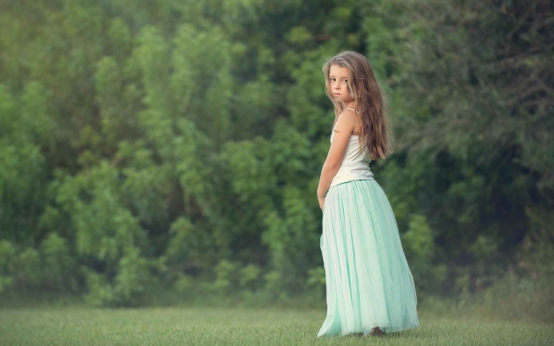 enfants herbe en plein air nature été parc un foin adulte femme loisirs loisirs relaxation