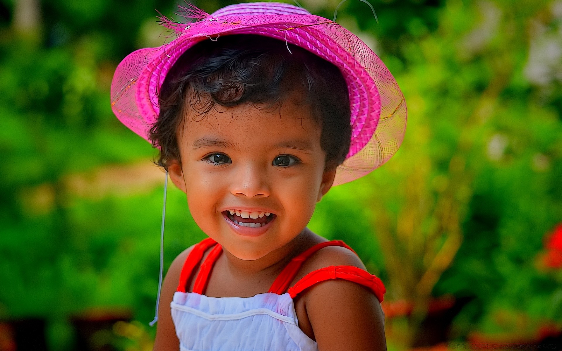 niños bebé pequeño lindo verano chica naturaleza diversión al aire libre sonrisa bebé hermoso cubierta hierba