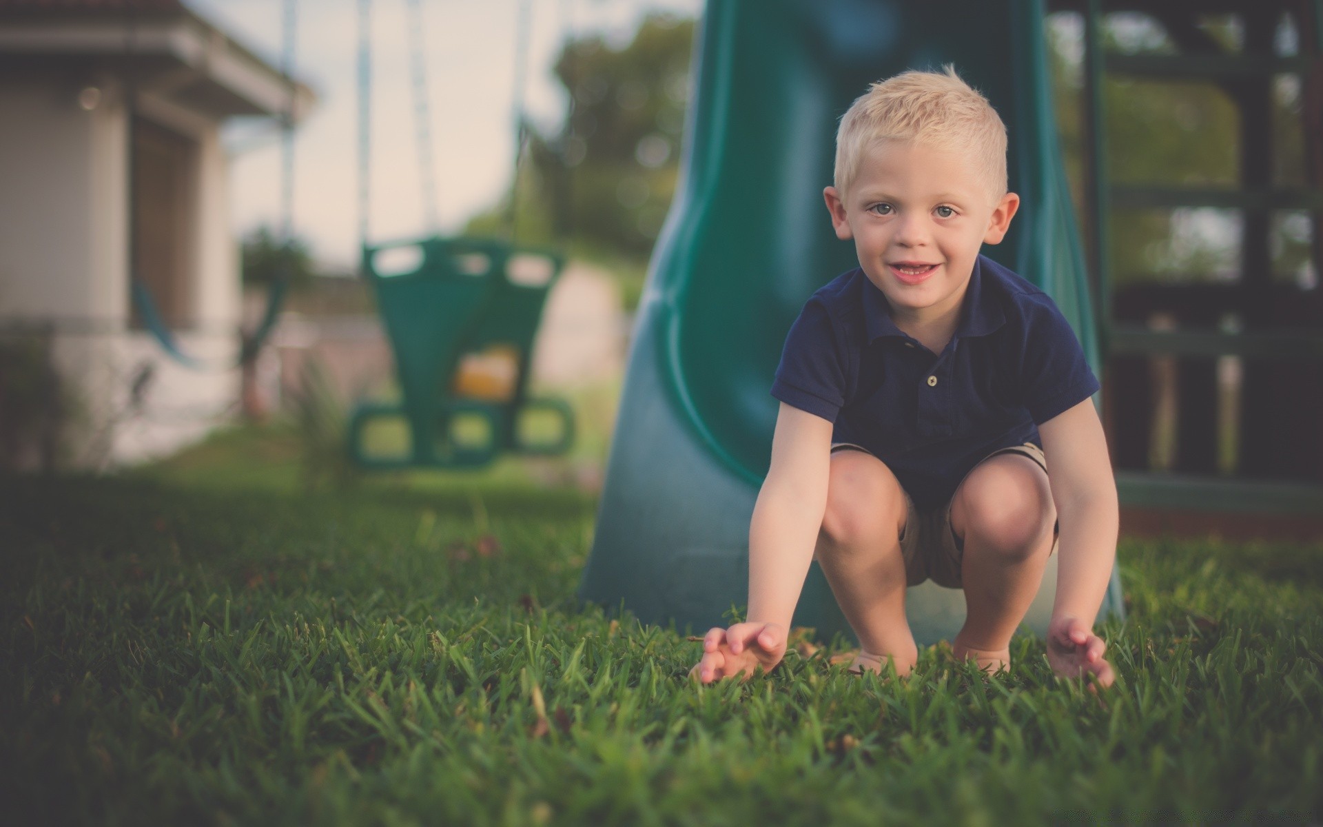 kinder kind gras park kind mädchen spielplatz niedlich vergnügen wenig porträt ein sommer im freien urlaub natur