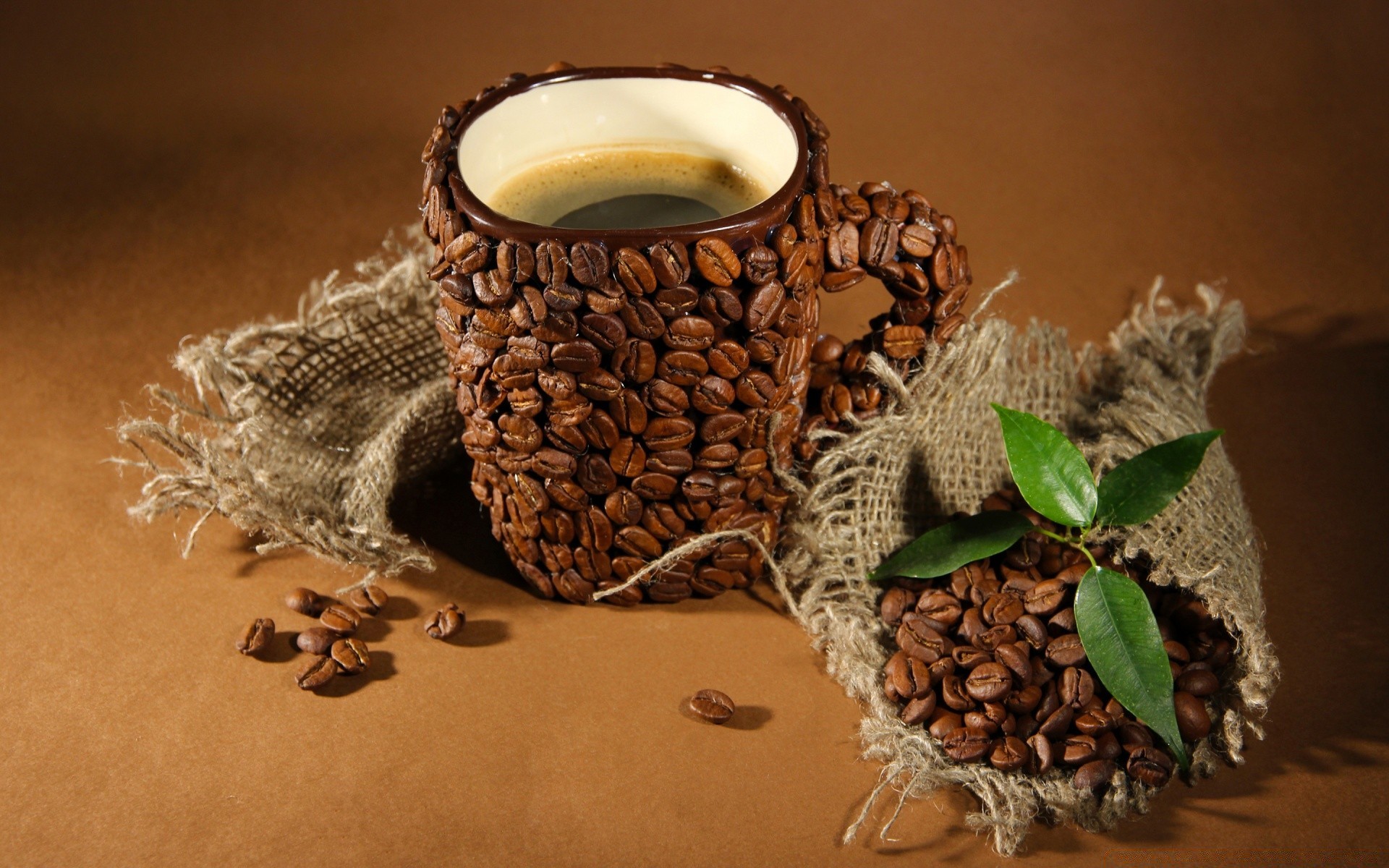 alimentos y bebidas café bebida comida madera perfume cafeína taza naturaleza muerta espresso mesa oscuro taza escritorio madera aromático amanecer desayuno