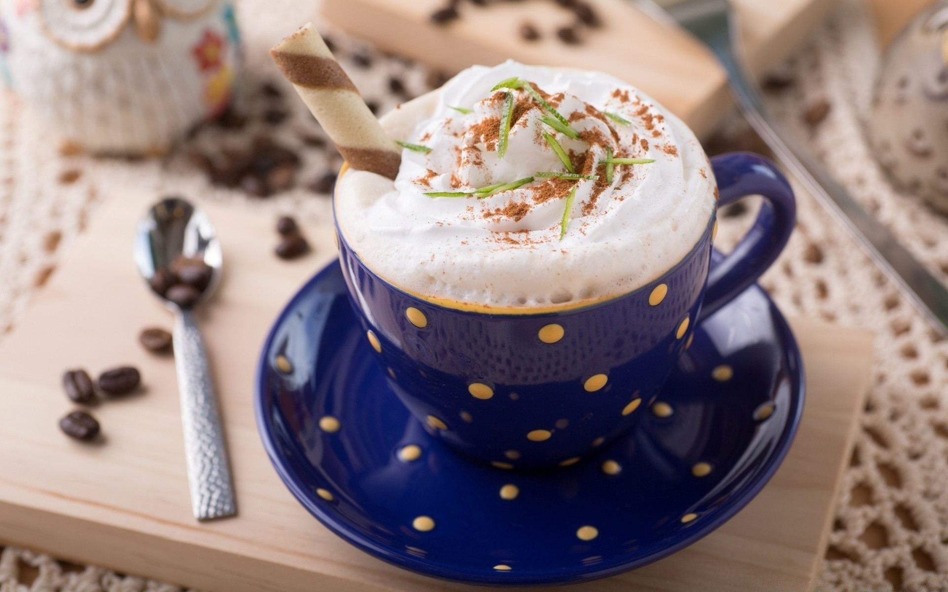 boissons café chaud alimentaire boire petit déjeuner coupe crème table traditionnel sucre chocolat délicieux aube bois mousse cuillère