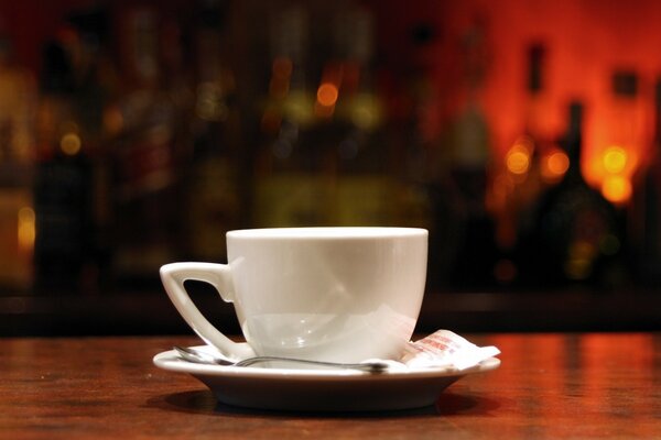 Una taza de té en la cafetería