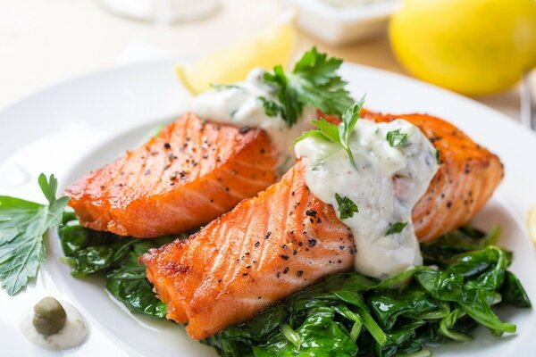 Gebackener roter Fisch zum Abendessen