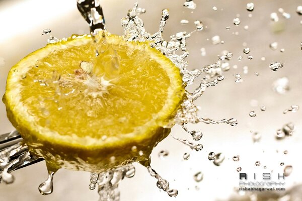 Macro water drop on lemon