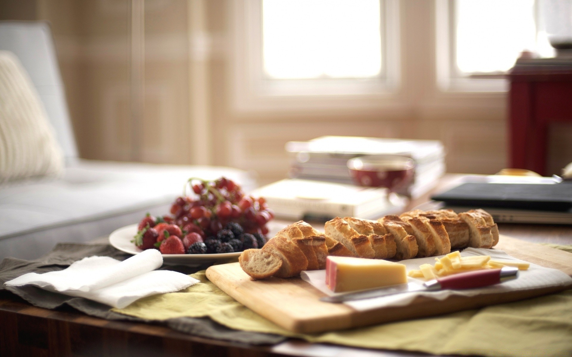 desserts repas à l intérieur table bois petit déjeuner couteau café fruits