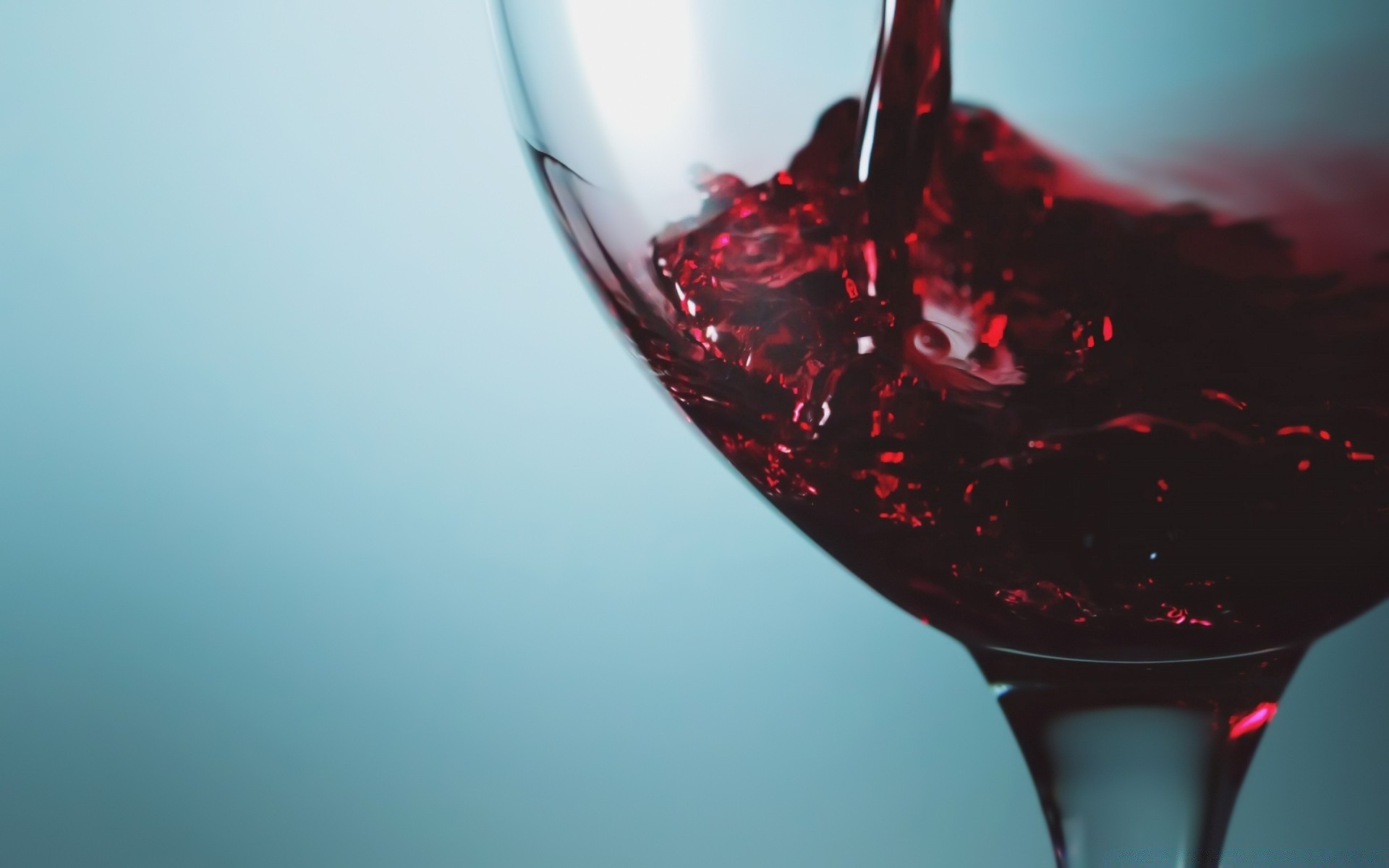 yiyecek ve içecek şarap cam kırmızı şarap içme likör merlot sıçrama sıvı damla alkol şarap kadehi