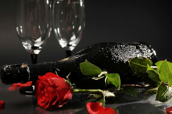 葡萄酒与一杯玫瑰