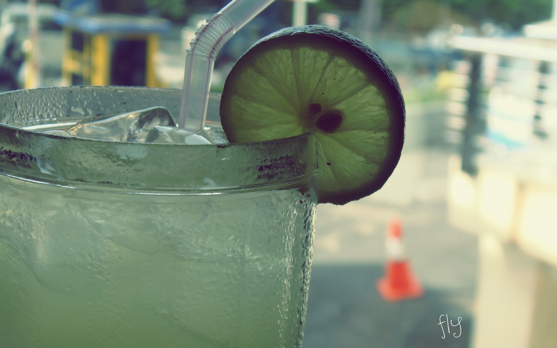 bebidas vidrio mojado agua frío verano hielo borroso beber