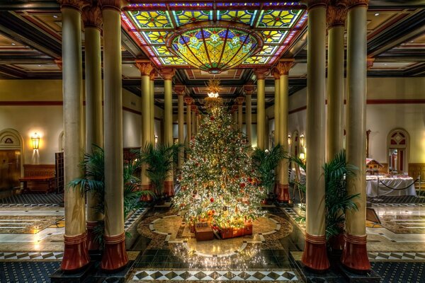 Decoración de árbol de Navidad de lujo en interiores