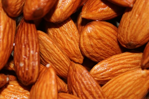 Delicious almonds lie in large quantities