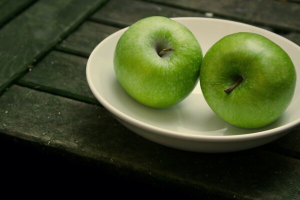 Ripe zed apples are on a plate