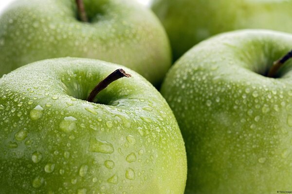 Manzanas jugosas, frutas de salud