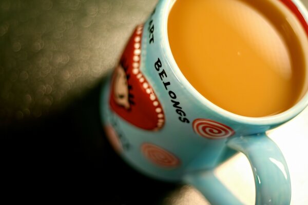 Mug with lid for coffee and tea