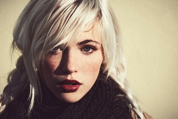 Portrait of a blonde with red lipstick in a scarf