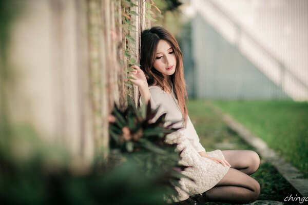 Sesión de fotos de una hermosa chica en la naturaleza