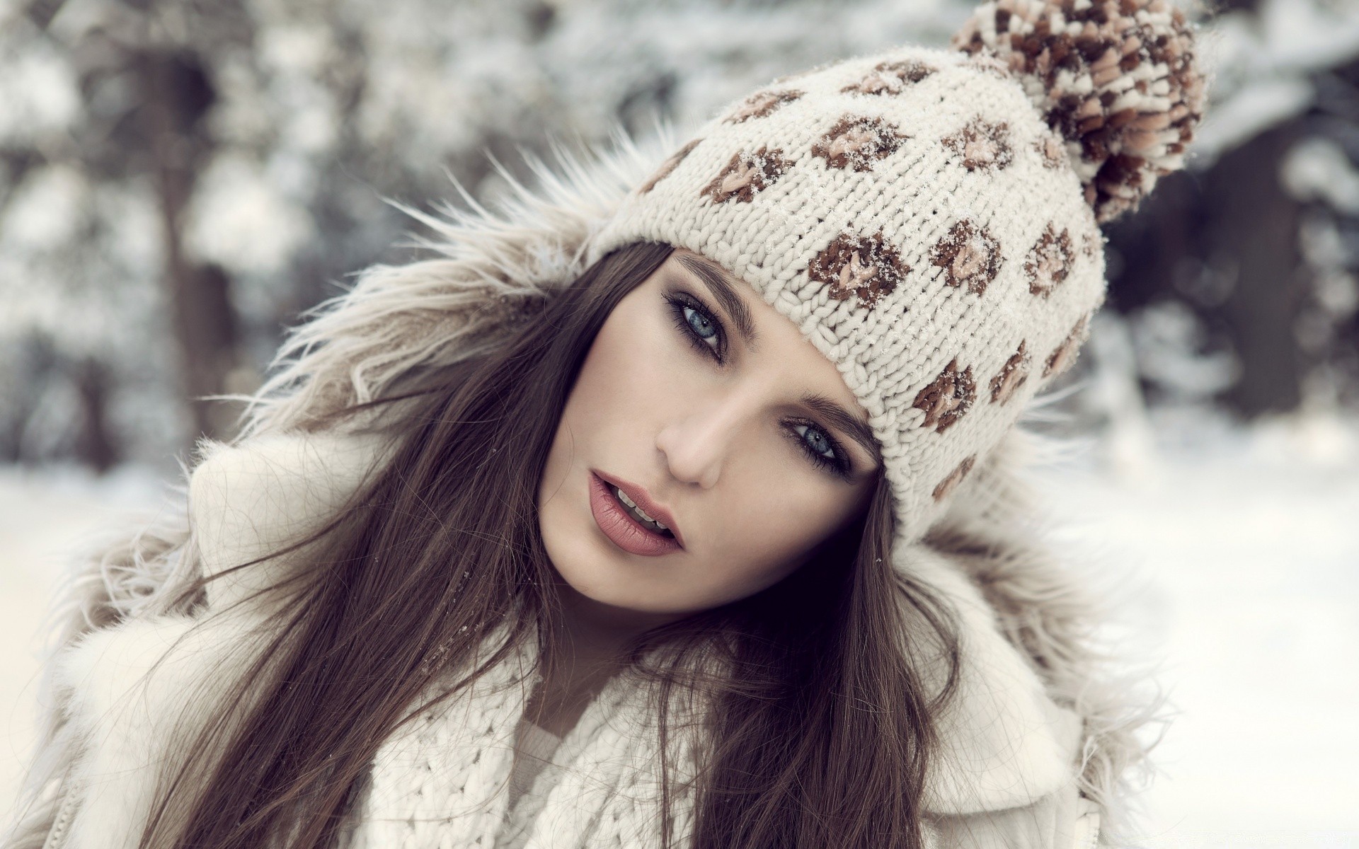 outras garotas inverno frio moda mulher menina retrato tampa quente neve bonita modelo natureza natal pele casaco fofa