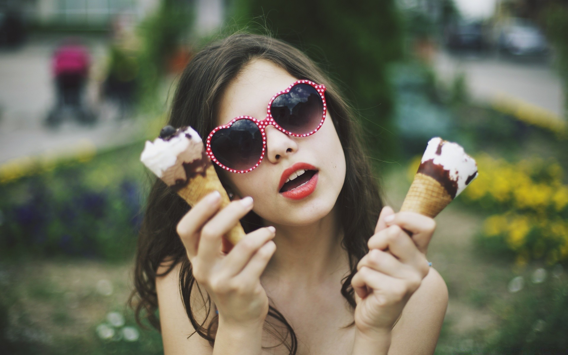 outras garotas verão menina retrato mulher ao ar livre solteiro moda bonita parque natureza modelo cara fofa adulto