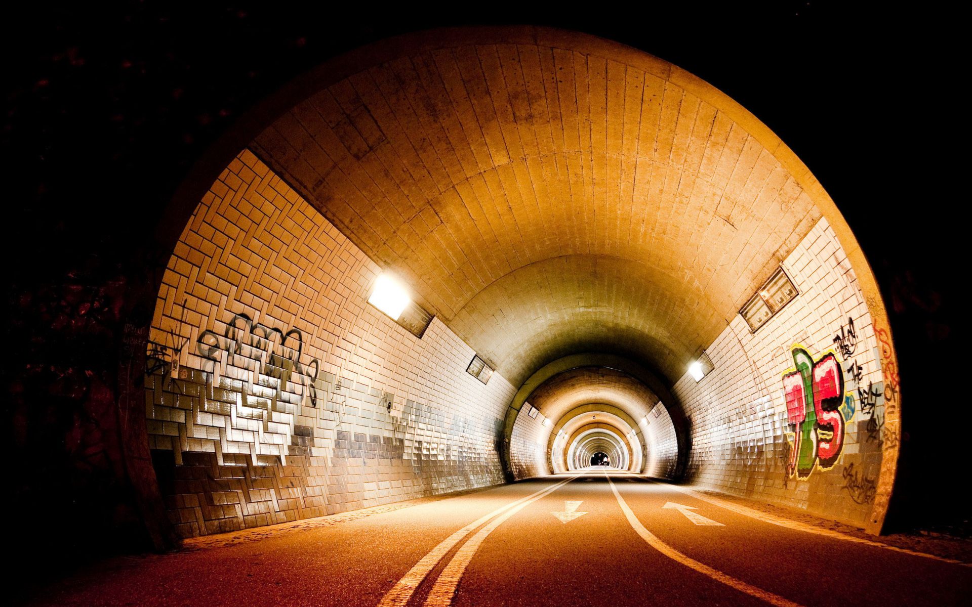 contrasti scuro sughero luce tunnel interno tecnologia architettura