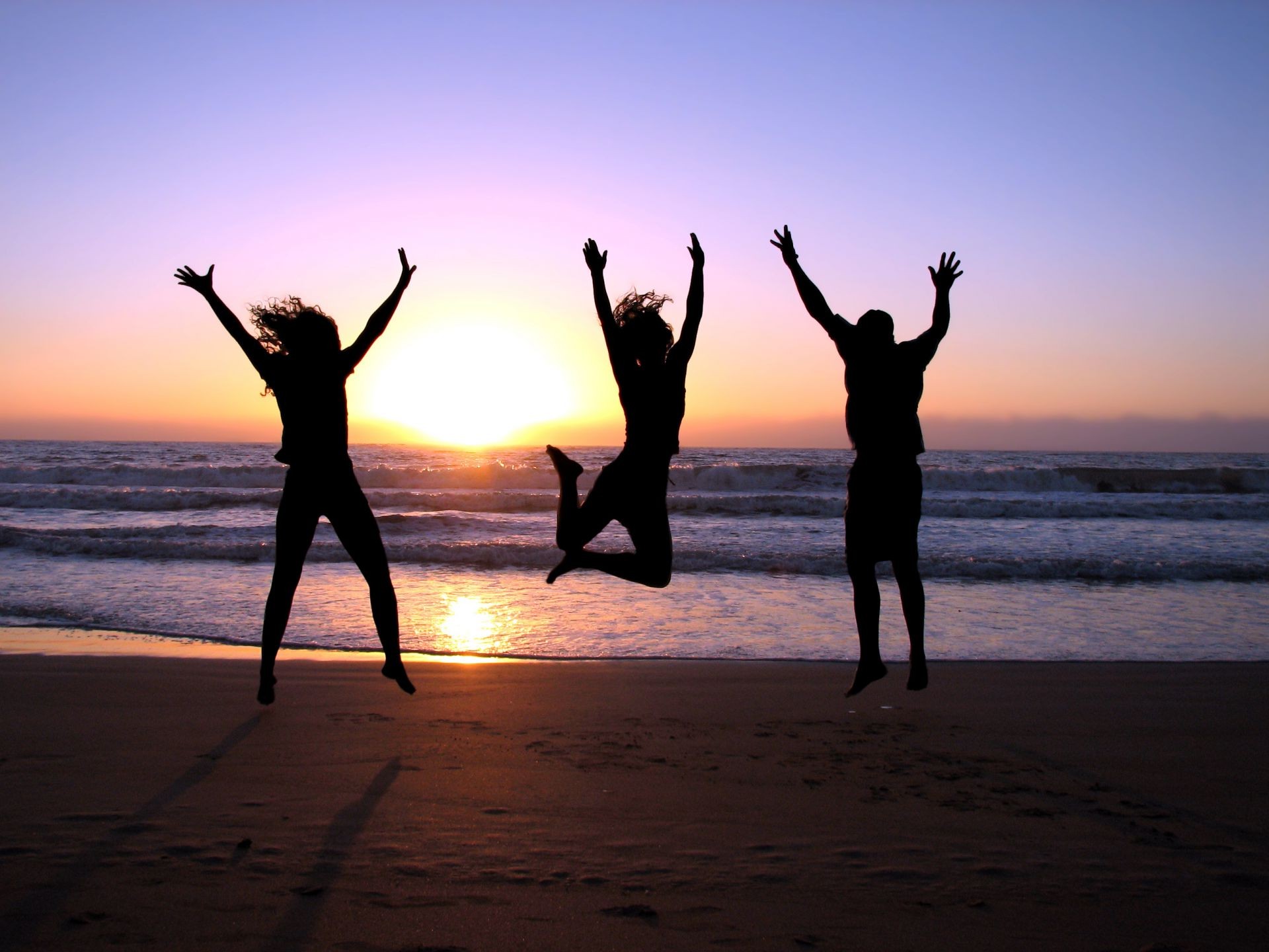 meer und ozean strand sonnenuntergang meer wasser ozean sonne sand silhouette meer hintergrundbeleuchtung himmel abend dämmerung sommer liebe dämmerung mädchen urlaub