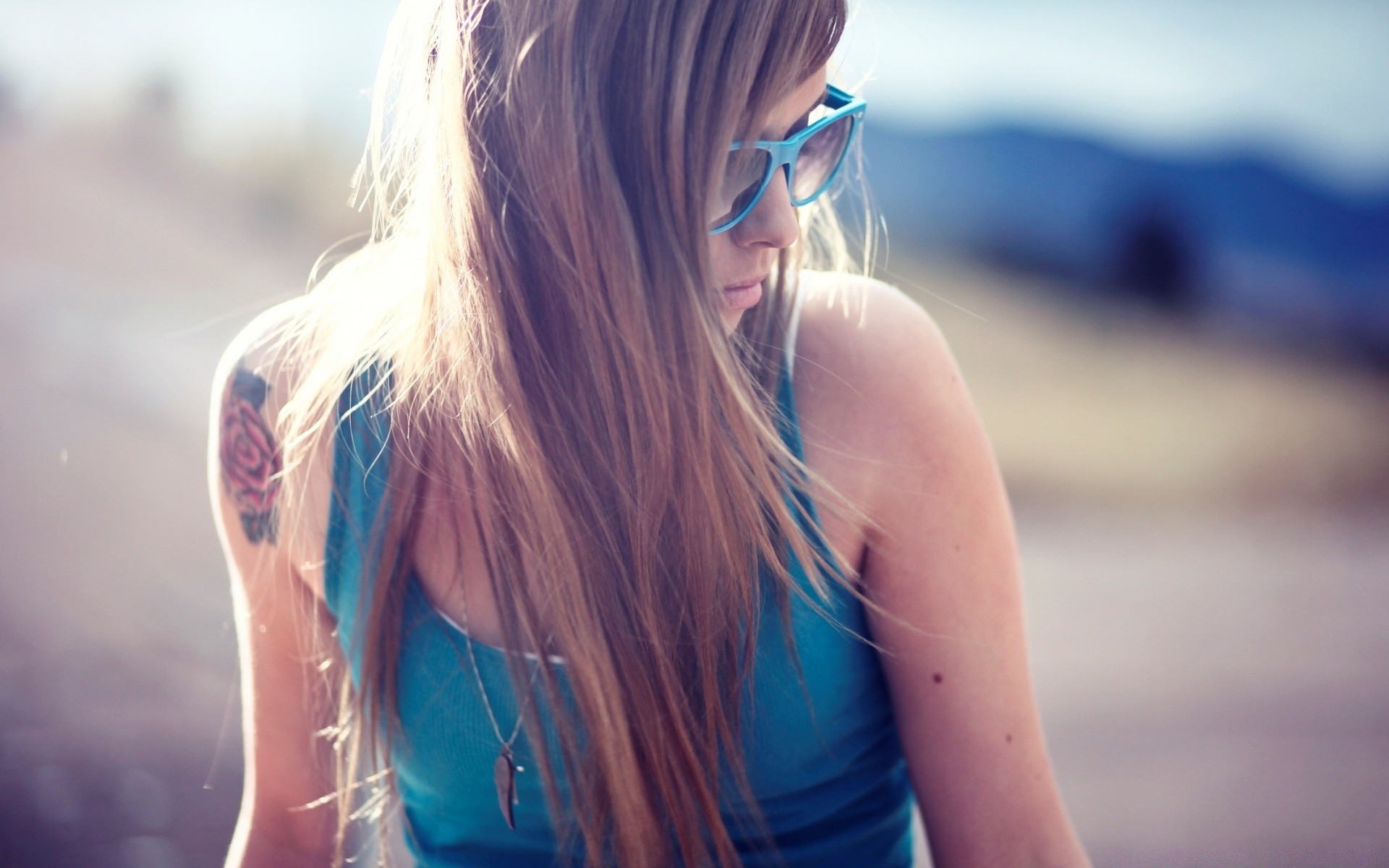 outras garotas verão mulher natureza menina ao ar livre bom tempo jovem bela férias sol retrato relaxamento água praia sexy moda bonita cabelo mar