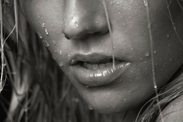 Portrait Monochrome d une jeune fille à la lumière