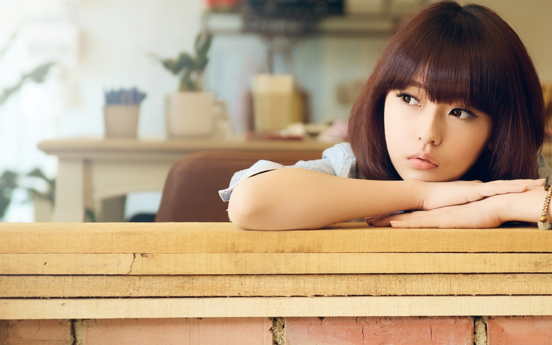 autre fille bois femme détente à l intérieur meubles chambre fille table portrait