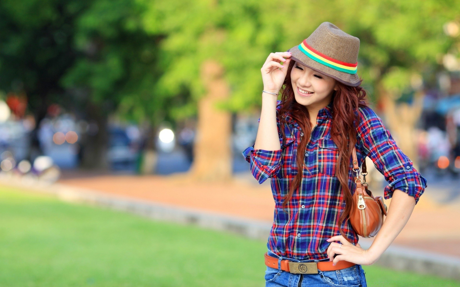 otras chicas al aire libre vacaciones verano hierba parque mujer placer placer naturaleza niño adolescentes vacaciones relajación chica desgaste felicidad