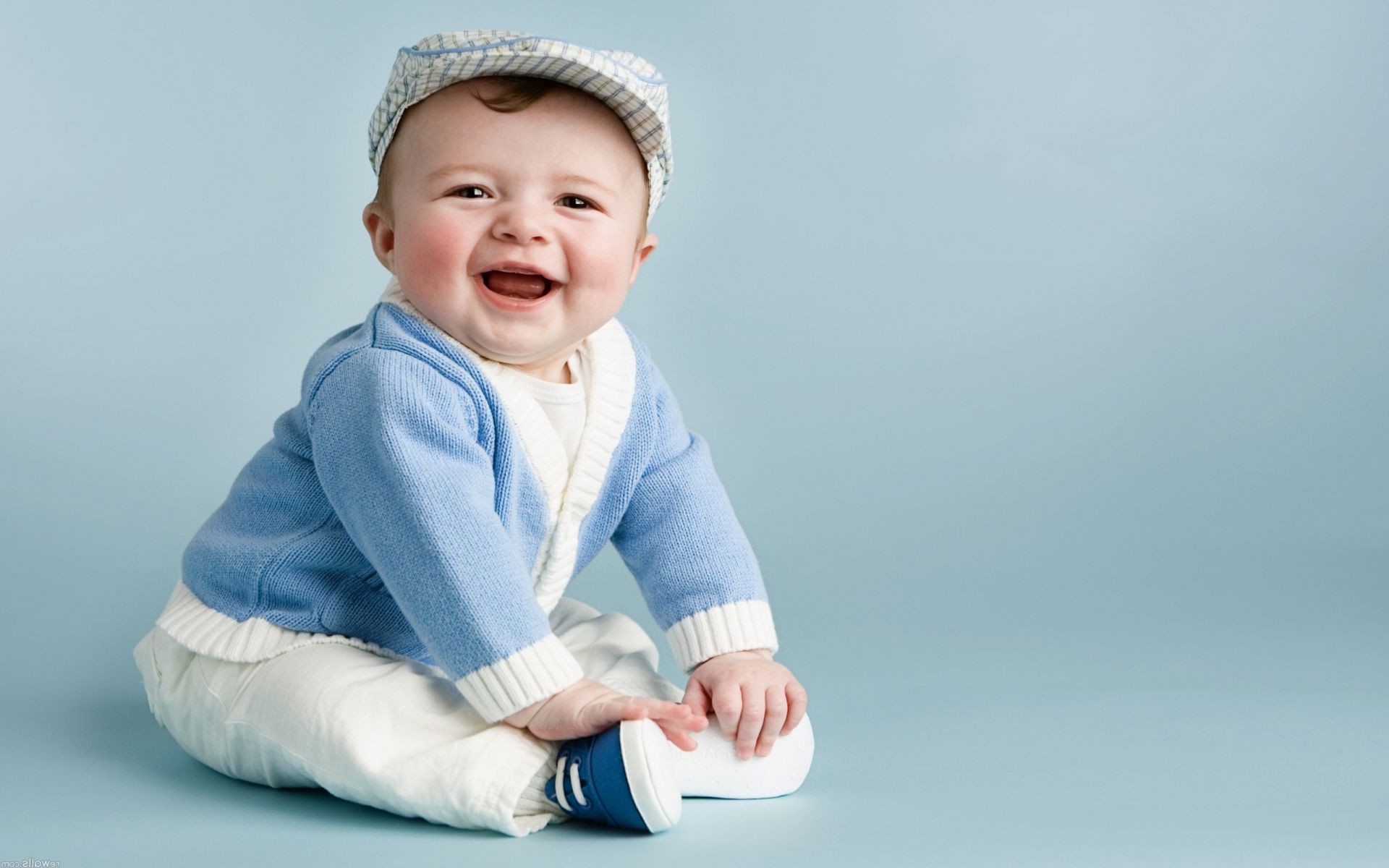 niños riendo bebé lindo pequeño inocencia bebé precioso interior diversión solo alegría niño