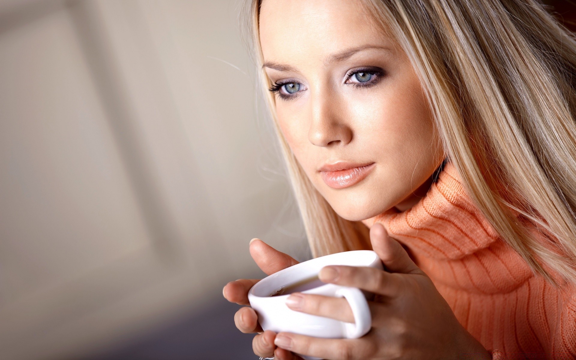 autre fille femme café à l intérieur thé portrait jolie détente jeune