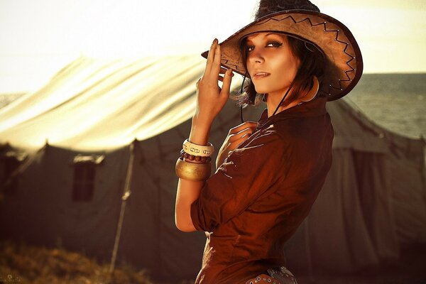 Fille dans un chapeau de cow-Boy. Far West