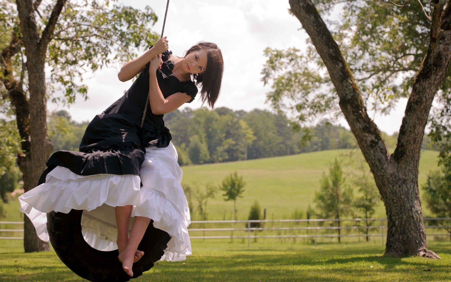 altre ragazze tempo libero erba all aperto da solo ragazza natura stile di vita divertimento tempo libero relax adulto parco donna bambino felicità estate