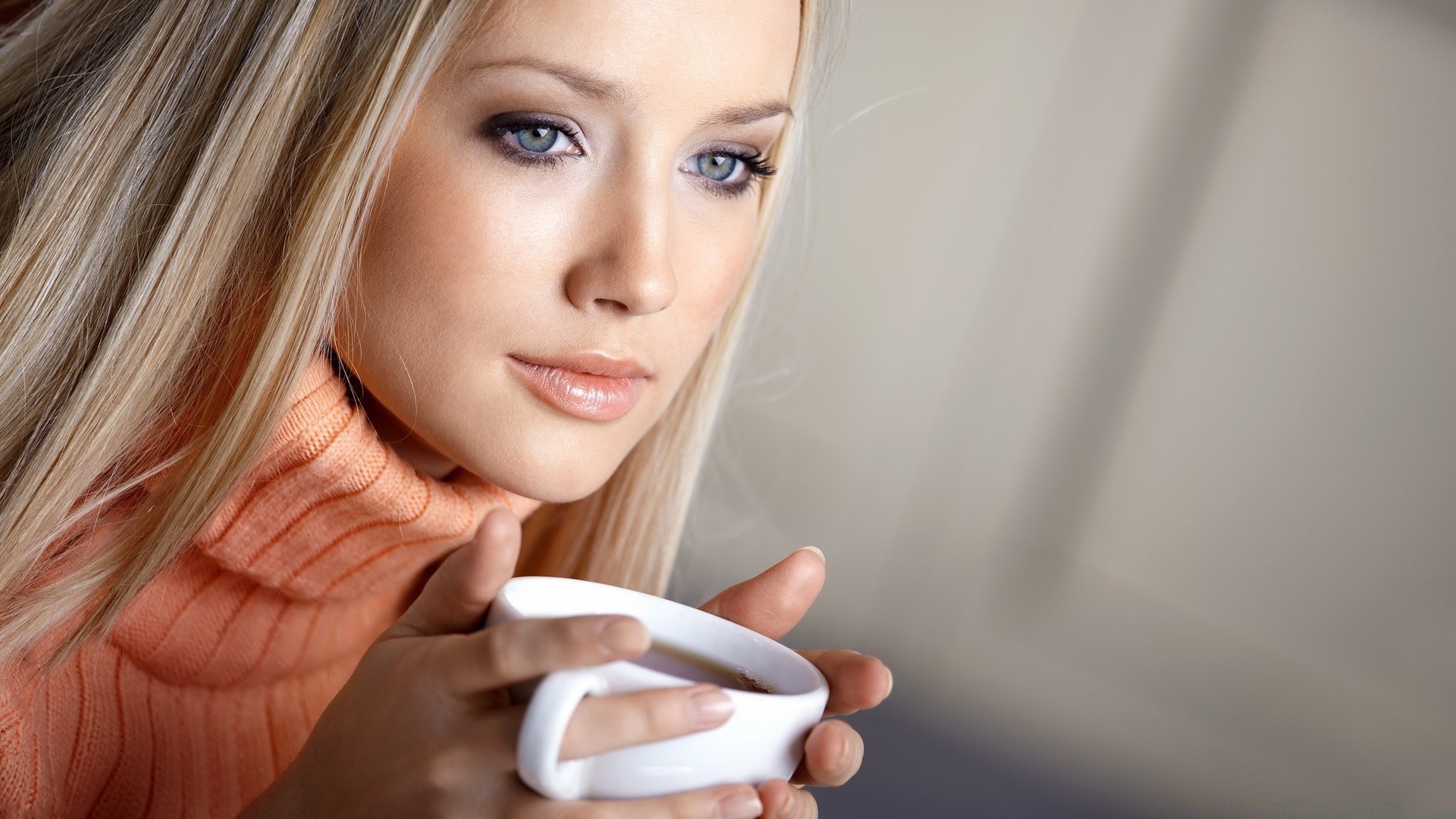 autre fille femme à l intérieur café jolie relaxation portrait jeune adulte un