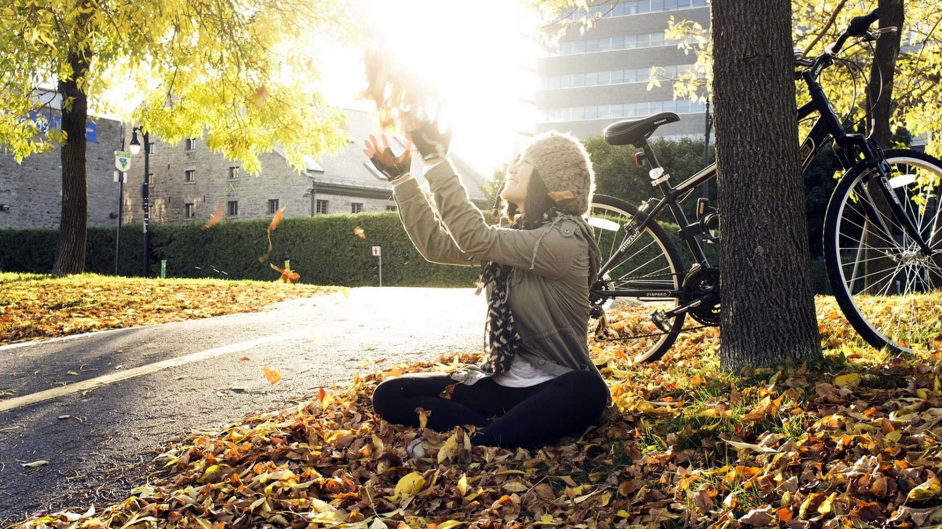 otras chicas otoño hoja parque naturaleza árbol temporada arce madera al aire libre ocio exterior medio ambiente camino estilo de vida chica relajación buen tiempo caminar hombre