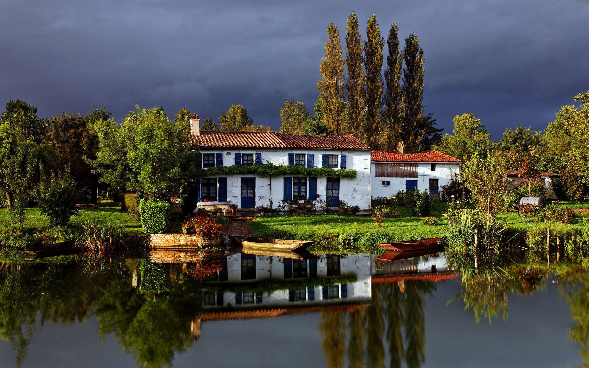 casas e chalés água casa lago casa arquitetura ao ar livre casa viagens reflexão árvore piscina rio tradicional madeira céu luz do dia família