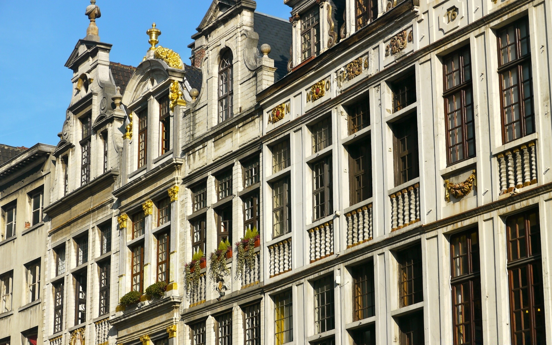 maison et intérieur architecture maison voyage ville façade vieux extérieur maison tourisme ciel point de repère urbain fenêtre extérieur ville