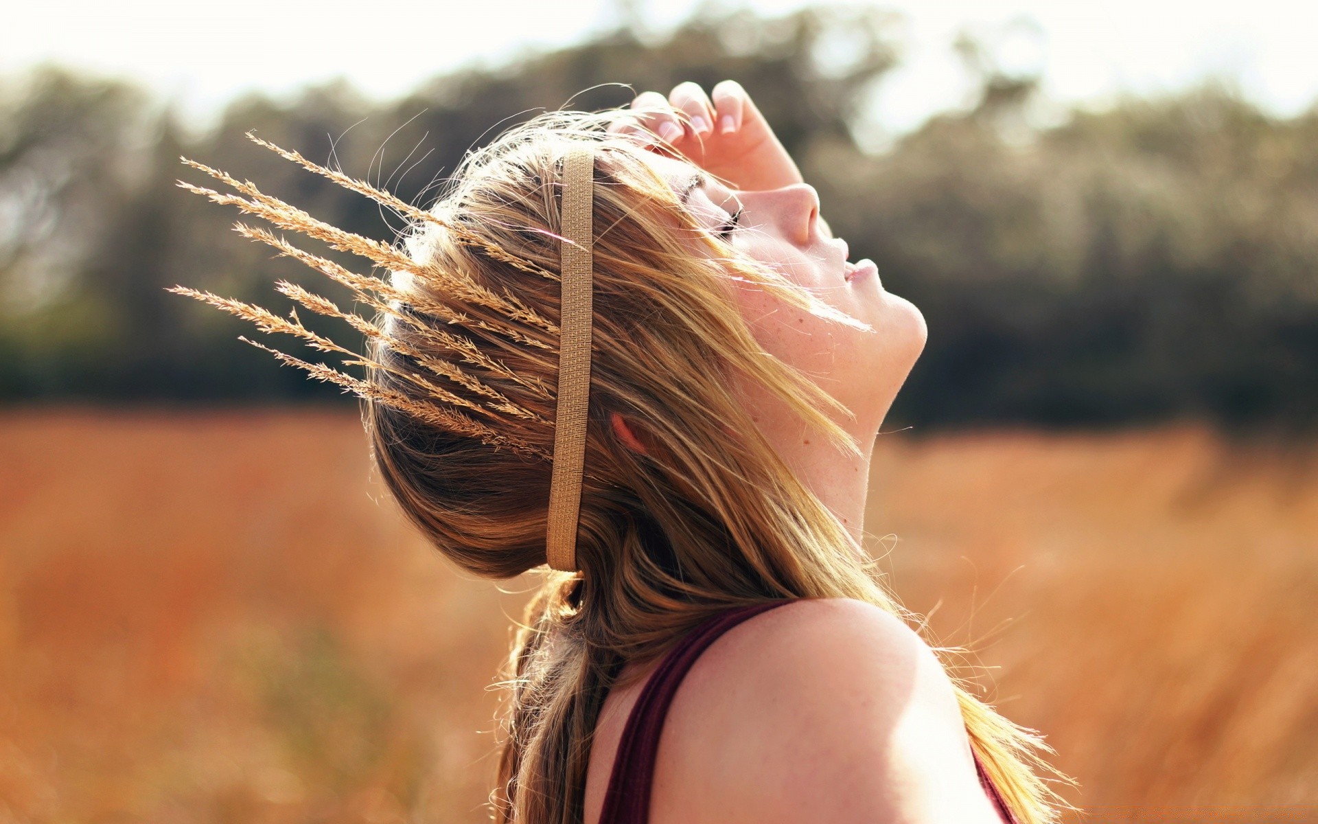 otras chicas naturaleza al aire libre mujer niña verano buen tiempo retrato puesta de sol solo sol playa adulto cielo hermoso cabello campo vacaciones viajes moda