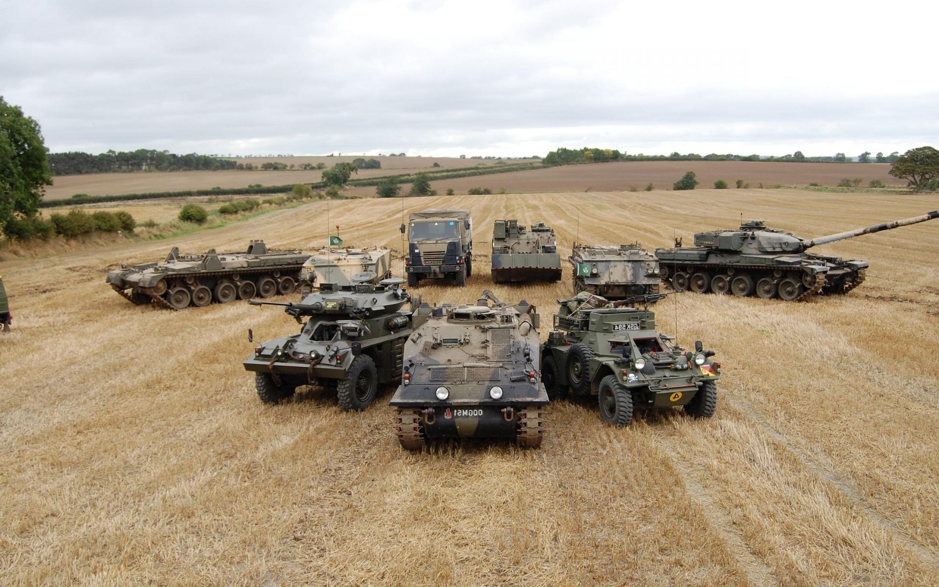 equipo de tierra militar ejército tanque guerra coche batalla arma pistola combate camuflaje armadura coche vehículo militar paisaje soldado al aire libre sistema de transporte