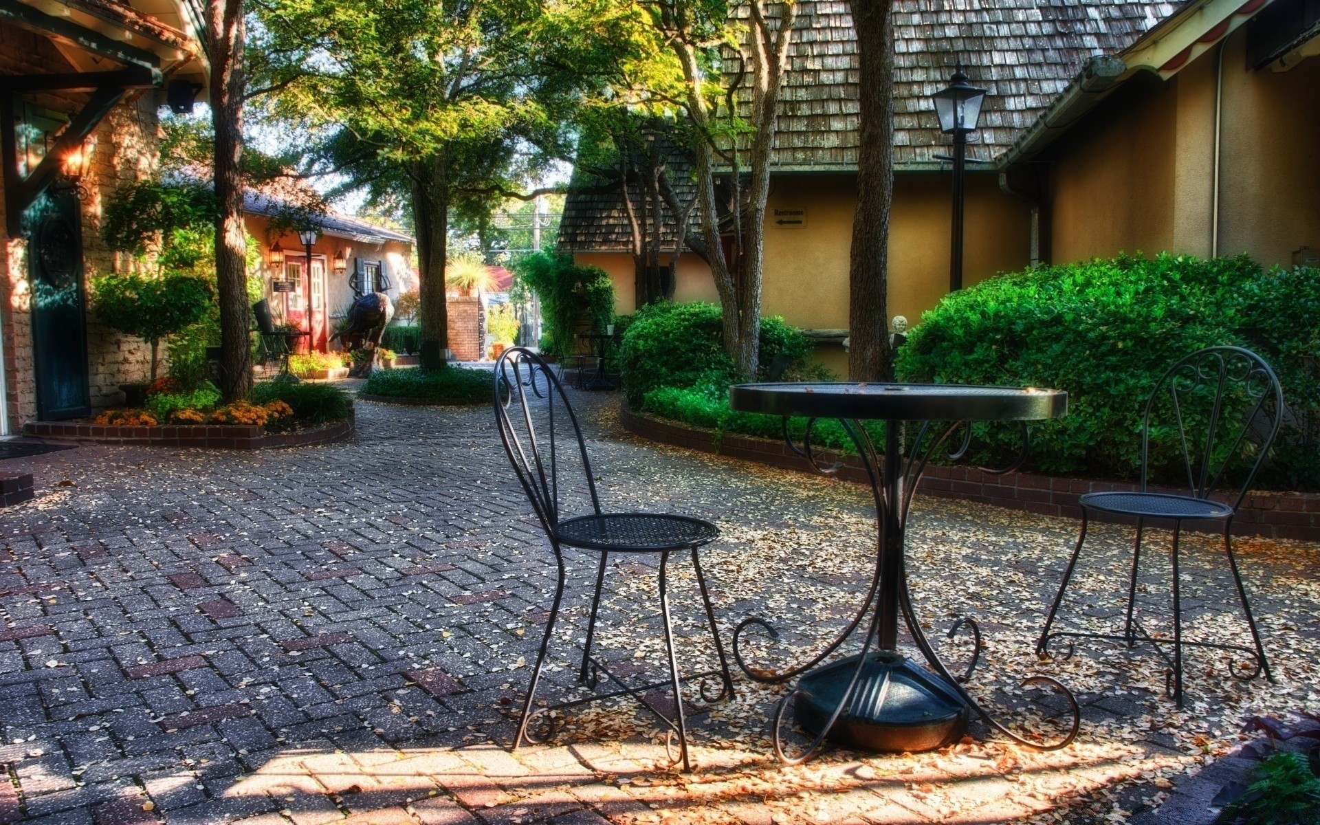 serca ogród miejsce patio podwórko krzesło dom ławka drzewo lato na zewnątrz stół rodzinny meble drewno chodnik hotel park architektura dziedziniec